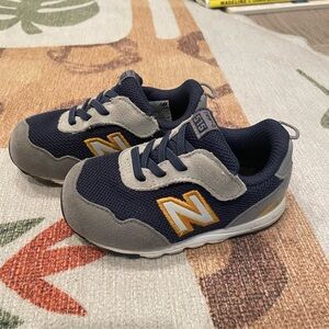 Toddler 5.5 wide new balance- Velcro open/close